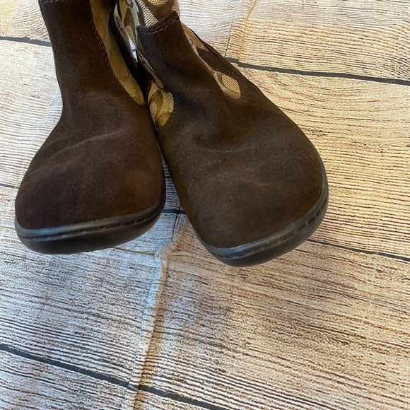 Coach Brown suede & see pattern flat calf boots has a buckle on the sides SZ 6 - Picture 4 of 6